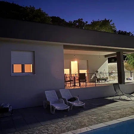 Hillside Roza - Private Pool Nyaraló