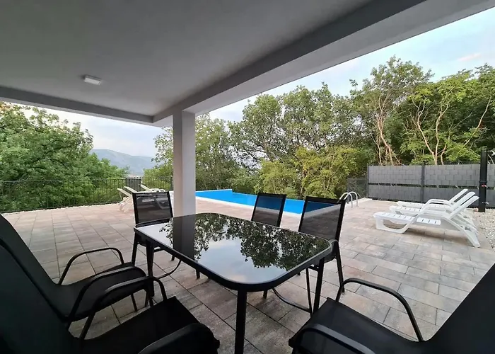 Hillside Roza - Private Pool Ferienhaus *